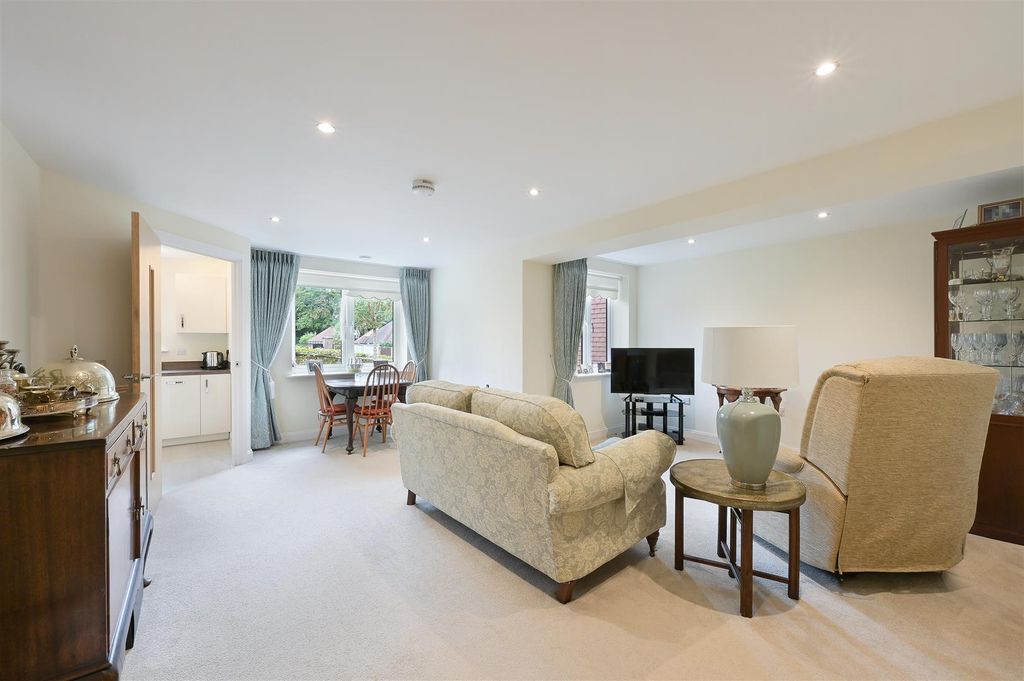Property photo 3 of 16 Goldfinch House, Flat 12  (3).Jpg
