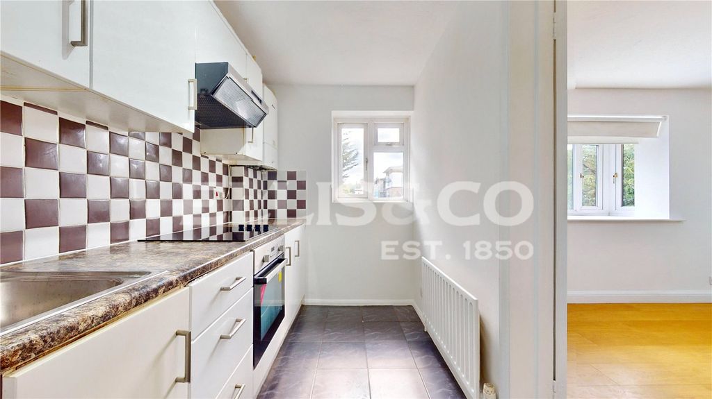 Property photo 3 of 8 Picture No. 17