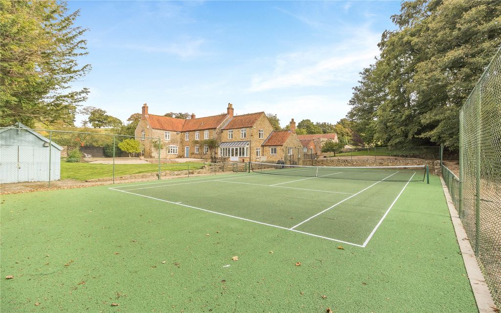 Property photo 3 of 21 Tennis Court
