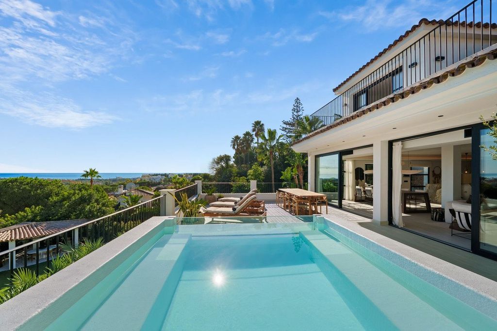 Property photo 1 of 25 Villa, Nueva Andalucía
