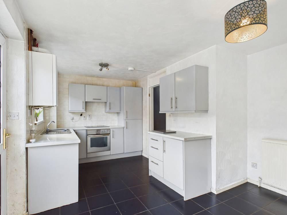Property photo 3 of 11 Kitchen