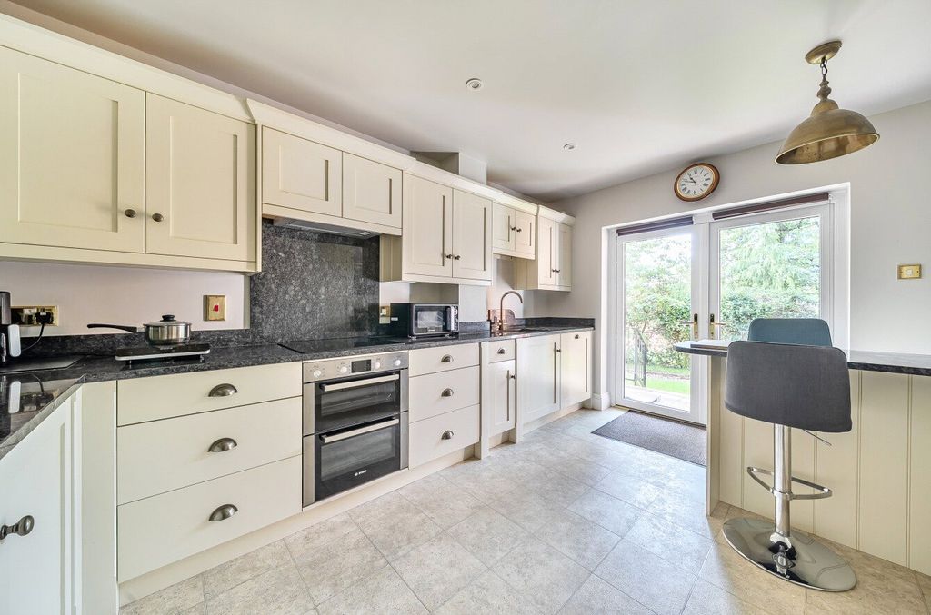 Property photo 3 of 14 Kitchen