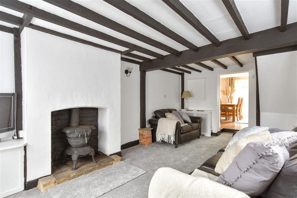 Property photo 3 of 11 Lounge