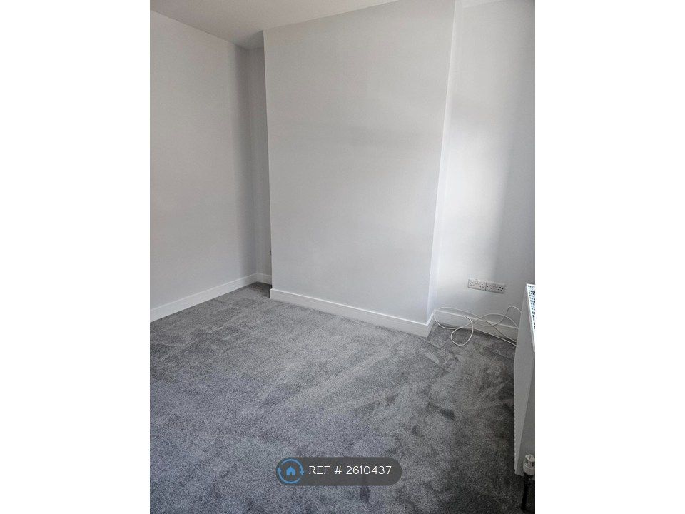 Property photo 3 of 12 Lounge