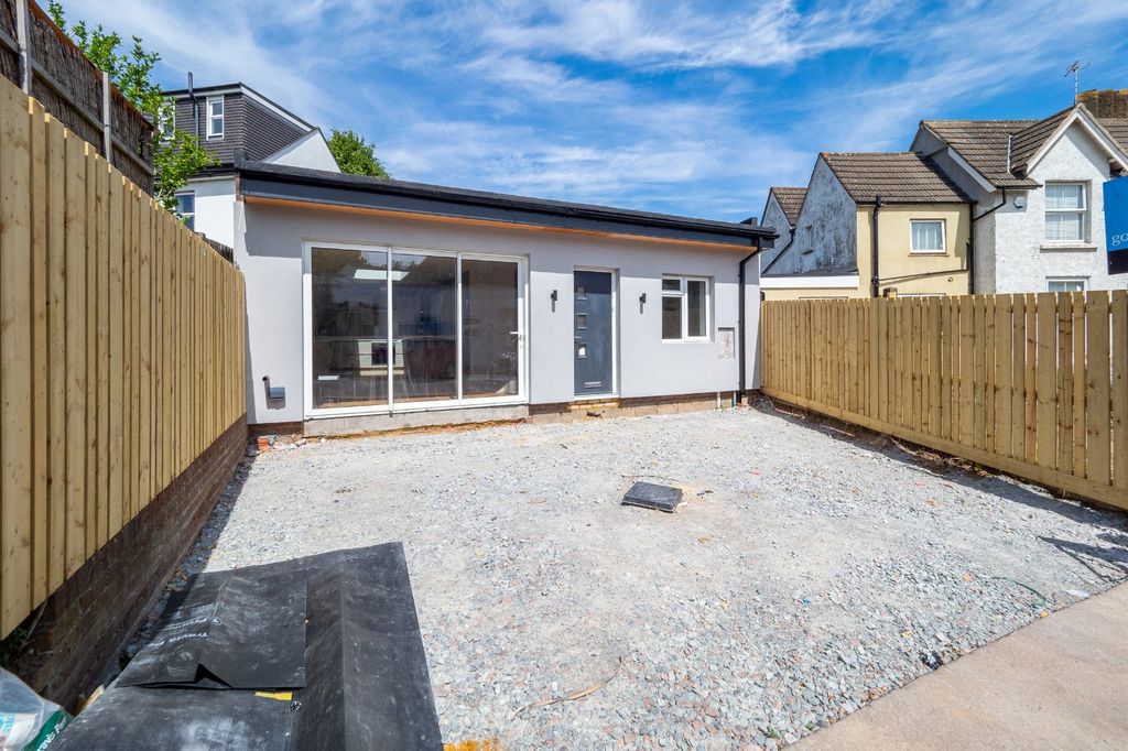 Property photo 1 of 17 Garden/Parking