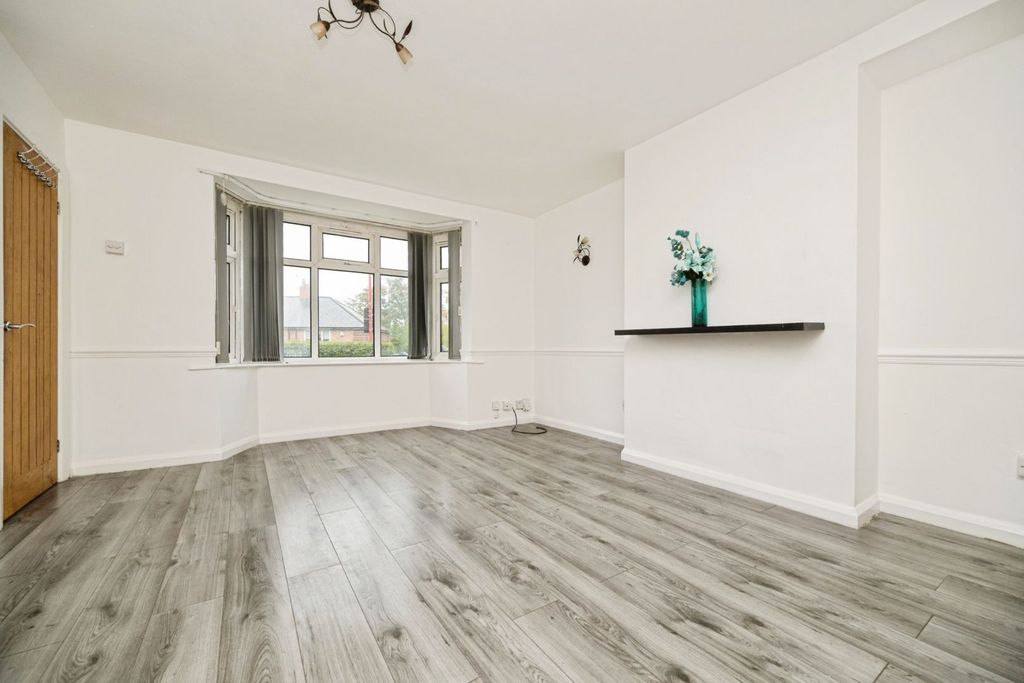 Property photo 2 of 25