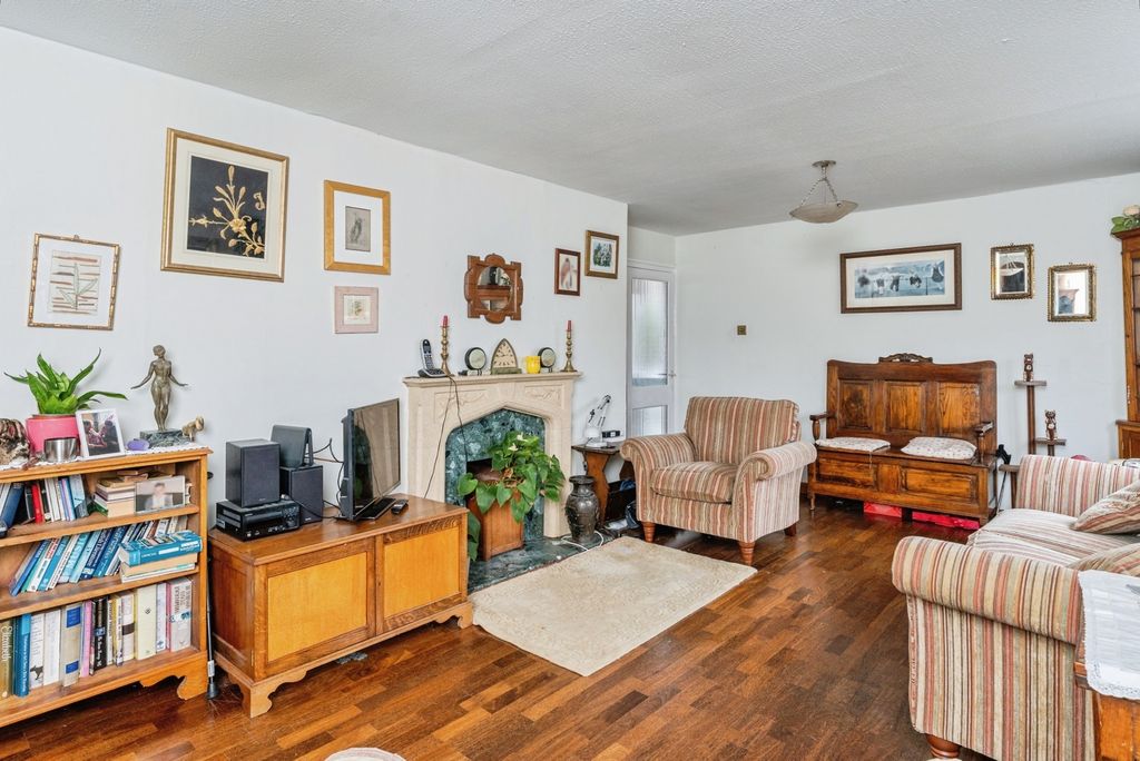 Property photo 3 of 17 Photo