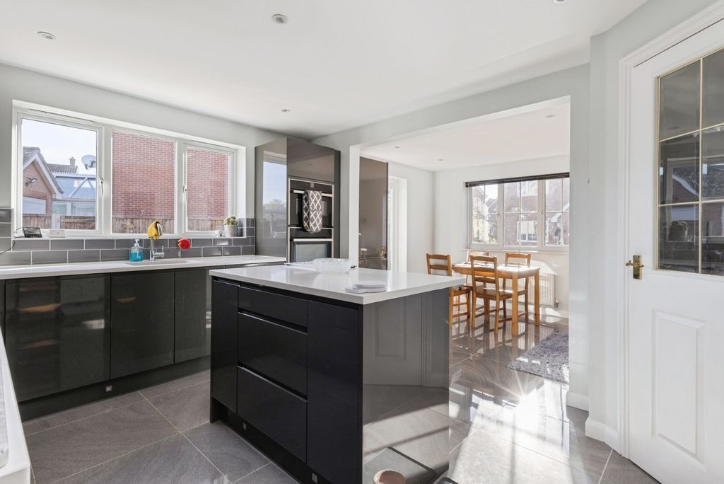 Property photo 3 of 17 Photo