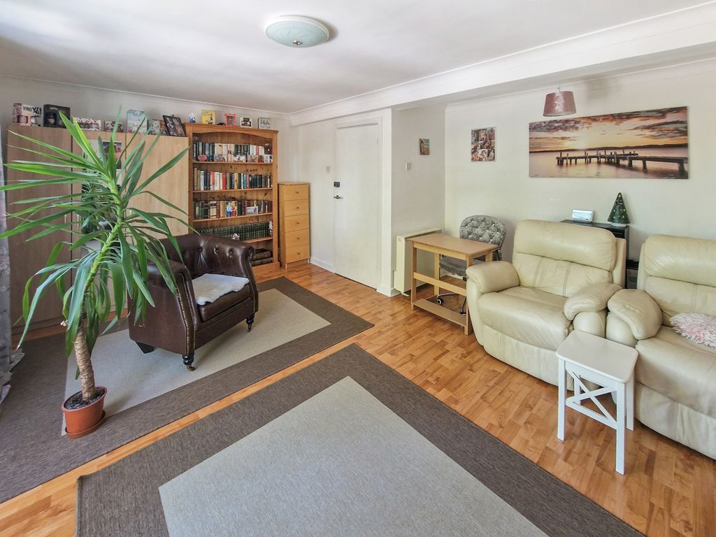 Property photo 2 of 10 Living Room