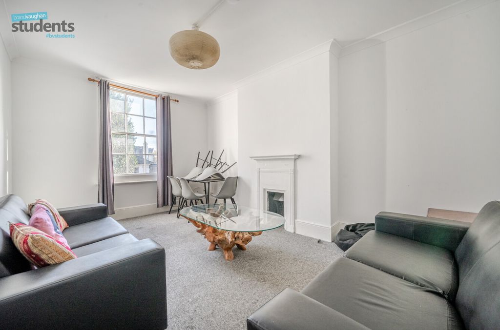 Property photo 3 of 11 1E6Cea68-17E3-4A3...