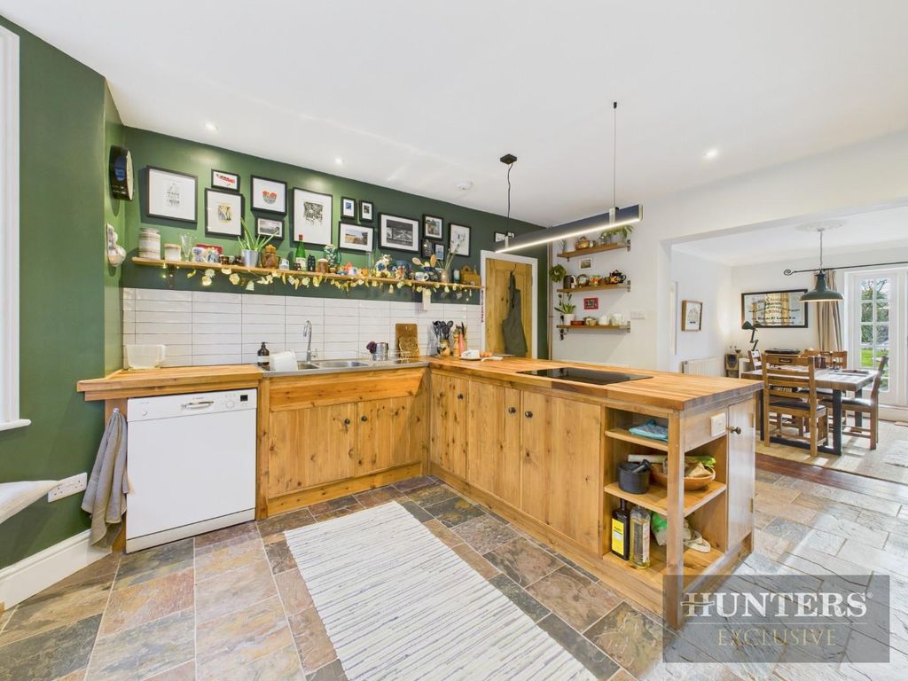 Property photo 2 of 48 Cam05316G0-Pr0294-Still036.Jpg