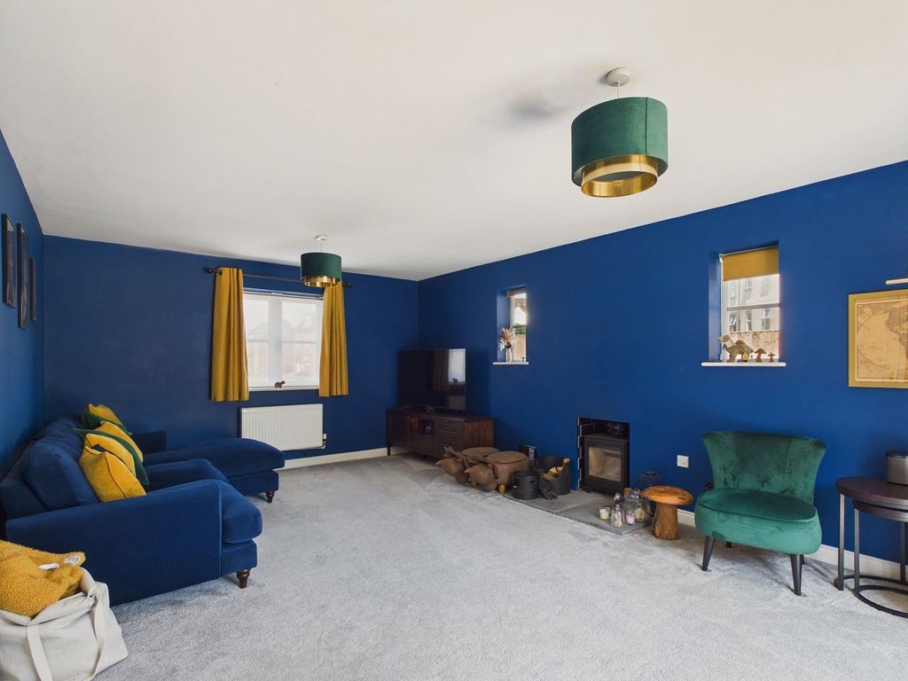 Property photo 3 of 27