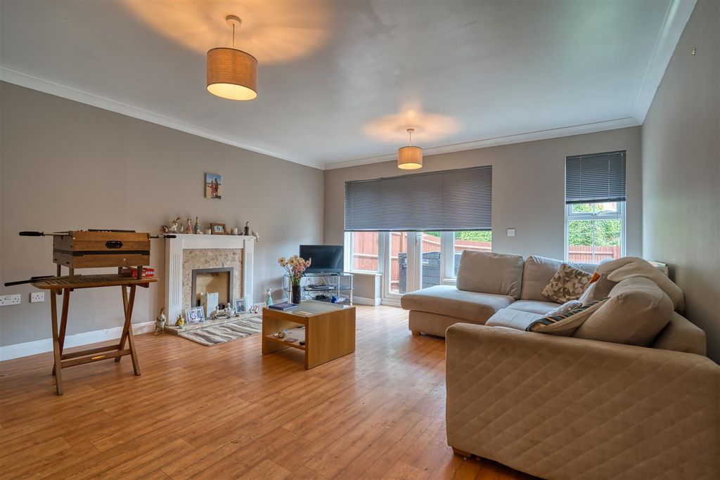 Property photo 2 of 10 Sitting Room
