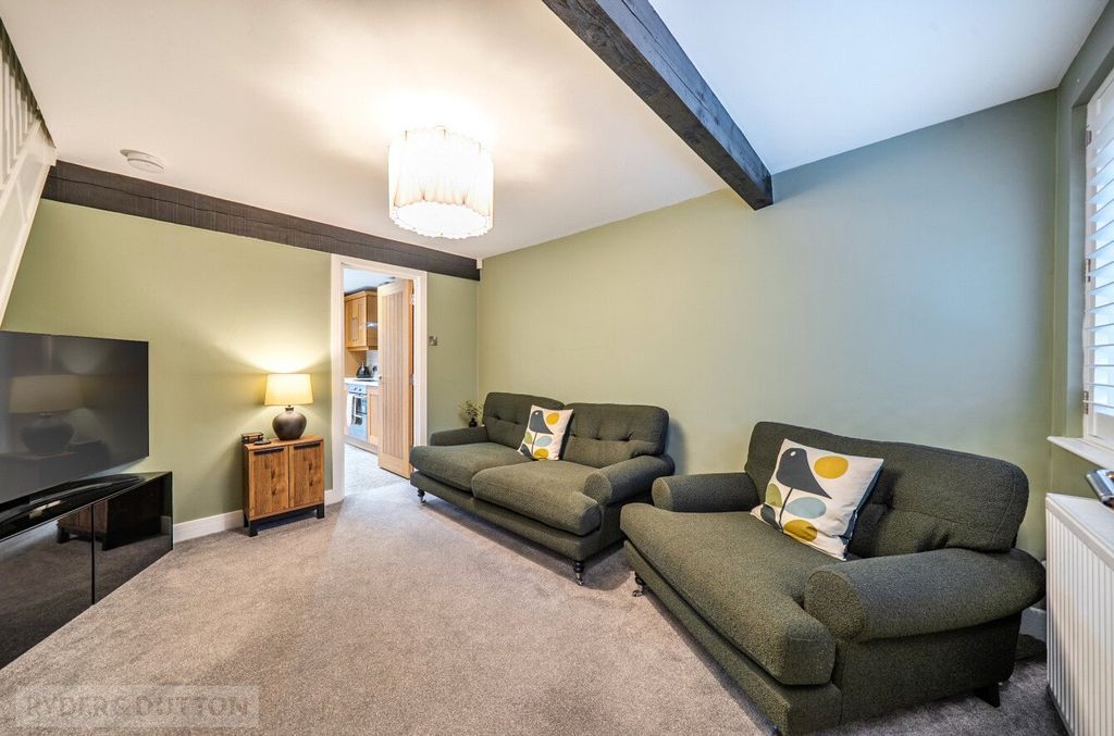 Property photo 3 of 20 Lounge