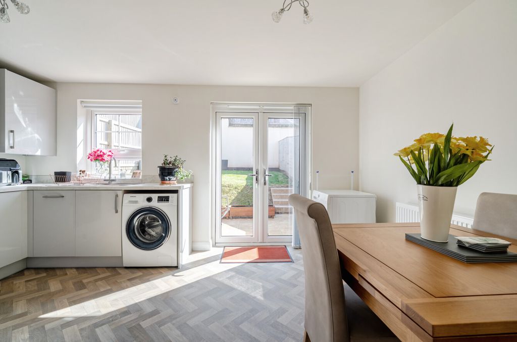 Property photo 2 of 23 2 - 1451690-12-69Efa5...