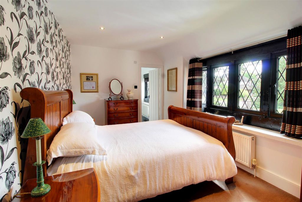 Additional image 18 of 4 bed detached house for saleBrookmans Avenue, Brookmans Park AL9