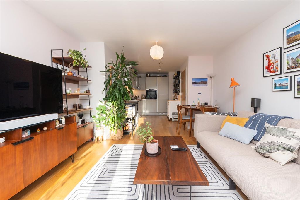 Property photo 3 of 21 108-Able-Yard-Bs1-8.Jpg