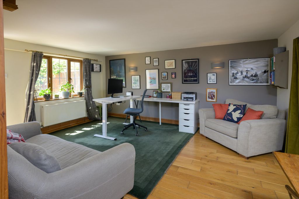 Property photo 3 of 33 Image