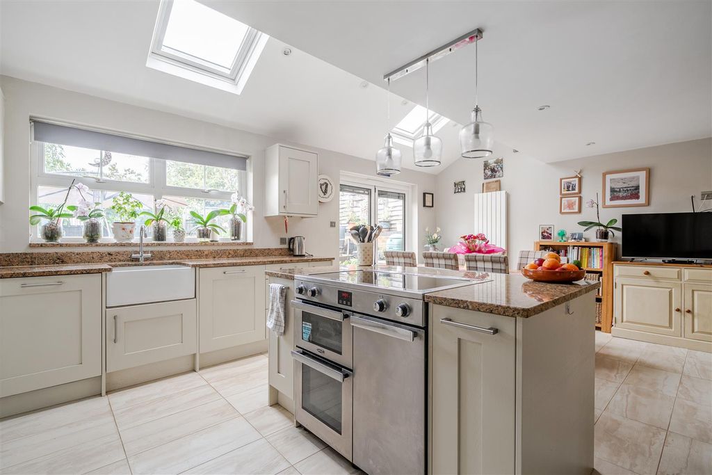 Property photo 2 of 20 1507955-10-6A846Ca753Bfa.Jpg