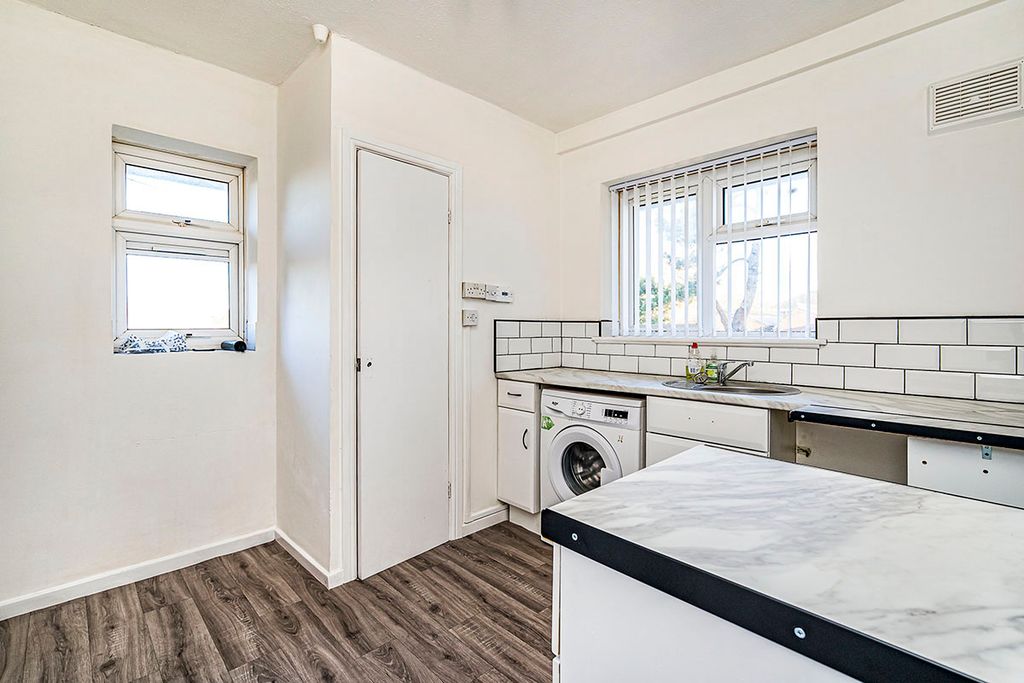 Property photo 2 of 8 Kitchen