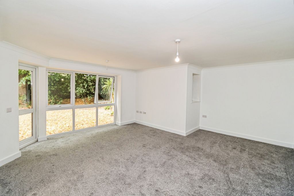 Property photo 2 of 17 Photo