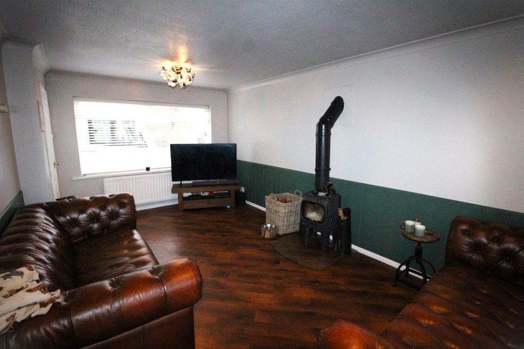 Property photo 2 of 16 Lounge