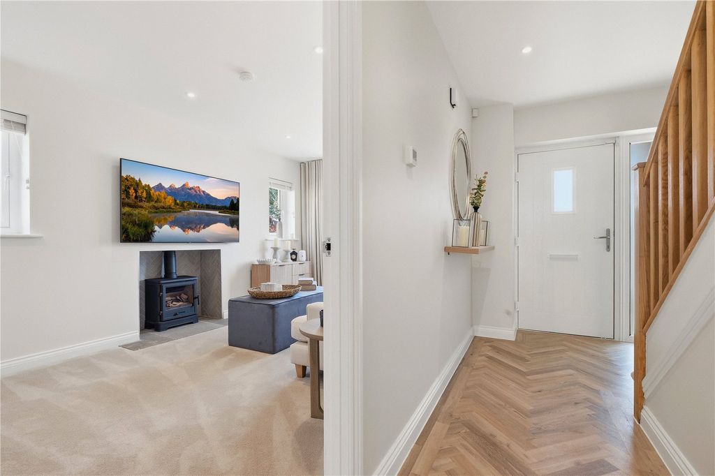 Property photo 2 of 25 Entrance Hall