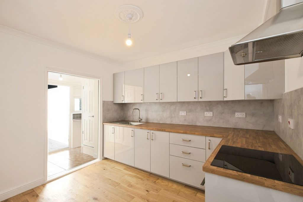 Property photo 2 of 17 Photo