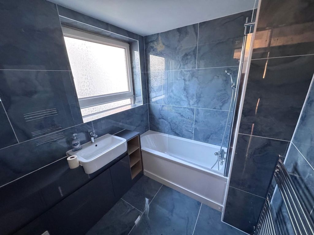 Property photo 2 of 11 Picture No. 32