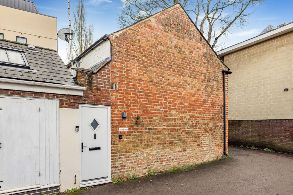 Property photo 1 of 17 External