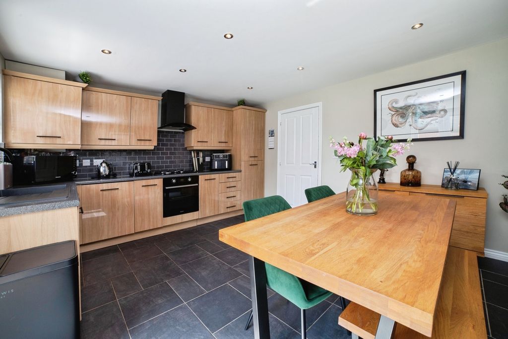 Property photo 2 of 26 Pbox-Img.Jpg