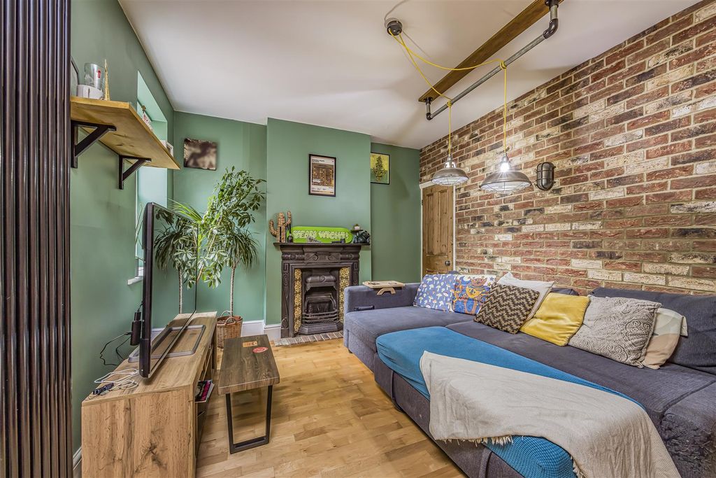 Property photo 3 of 20 7 Cleveland Road, Southsea-Porticomarketing-Soldby