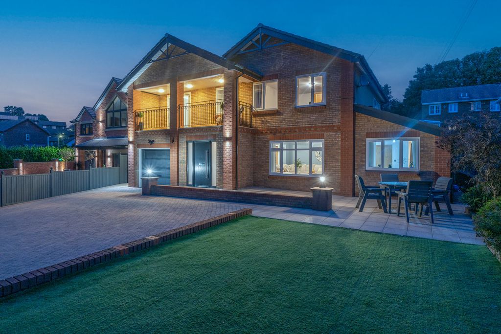 Property photo 1 of 31