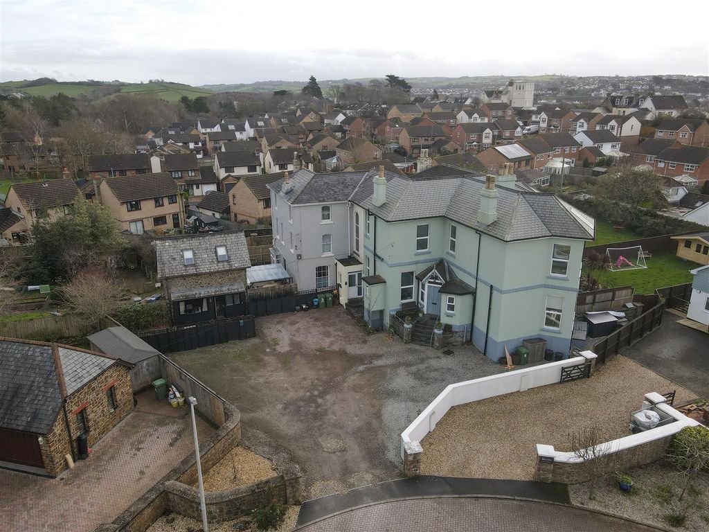 Property photo 2 of 14