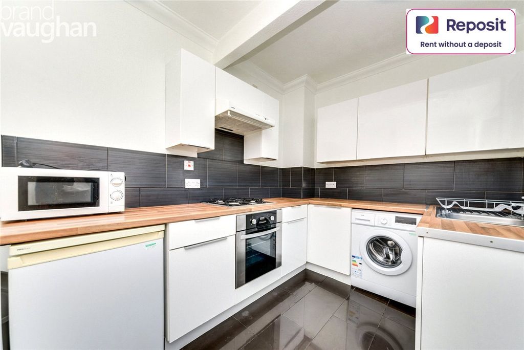 Property photo 2 of 13 Picture No. 15