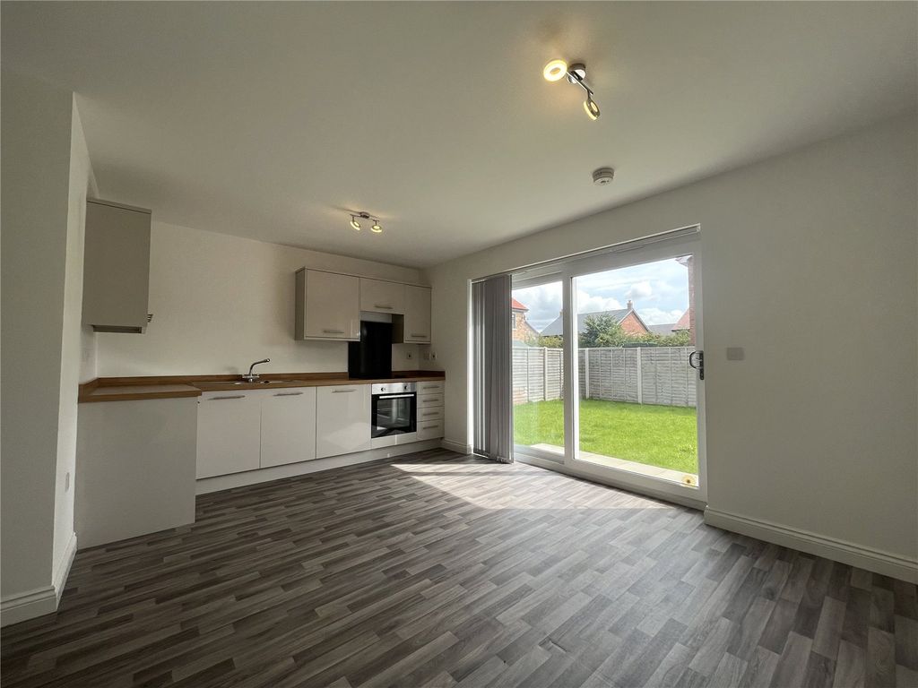 Property photo 3 of 11 Kitchen