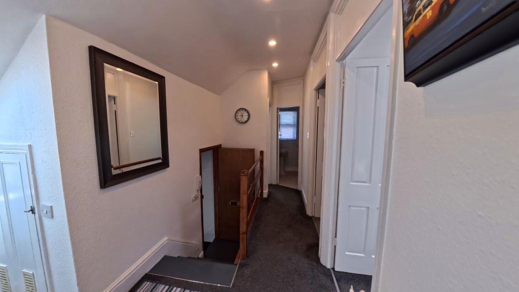 Property photo 3 of 7 Hallway
