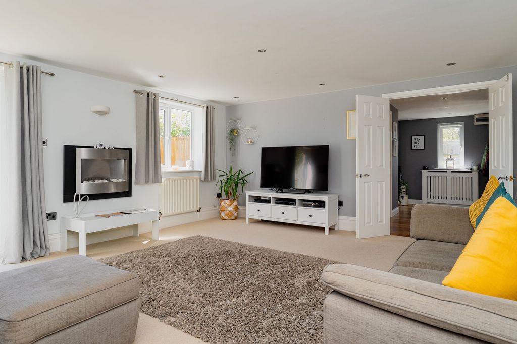 Property photo 2 of 59