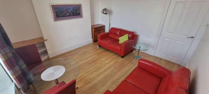 Property photo 3 of 10 Lounge