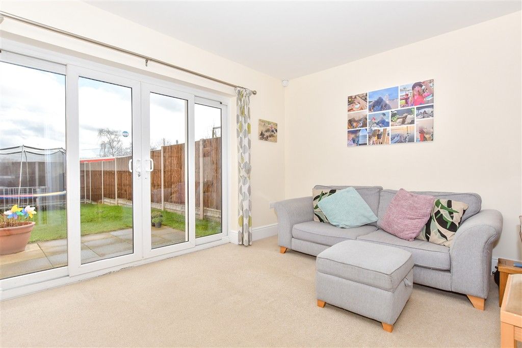 Property photo 3 of 18 Lounge