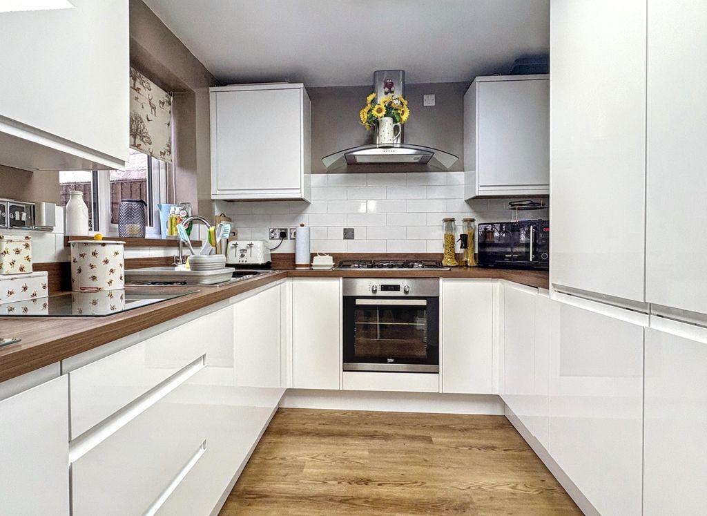 Property photo 2 of 27