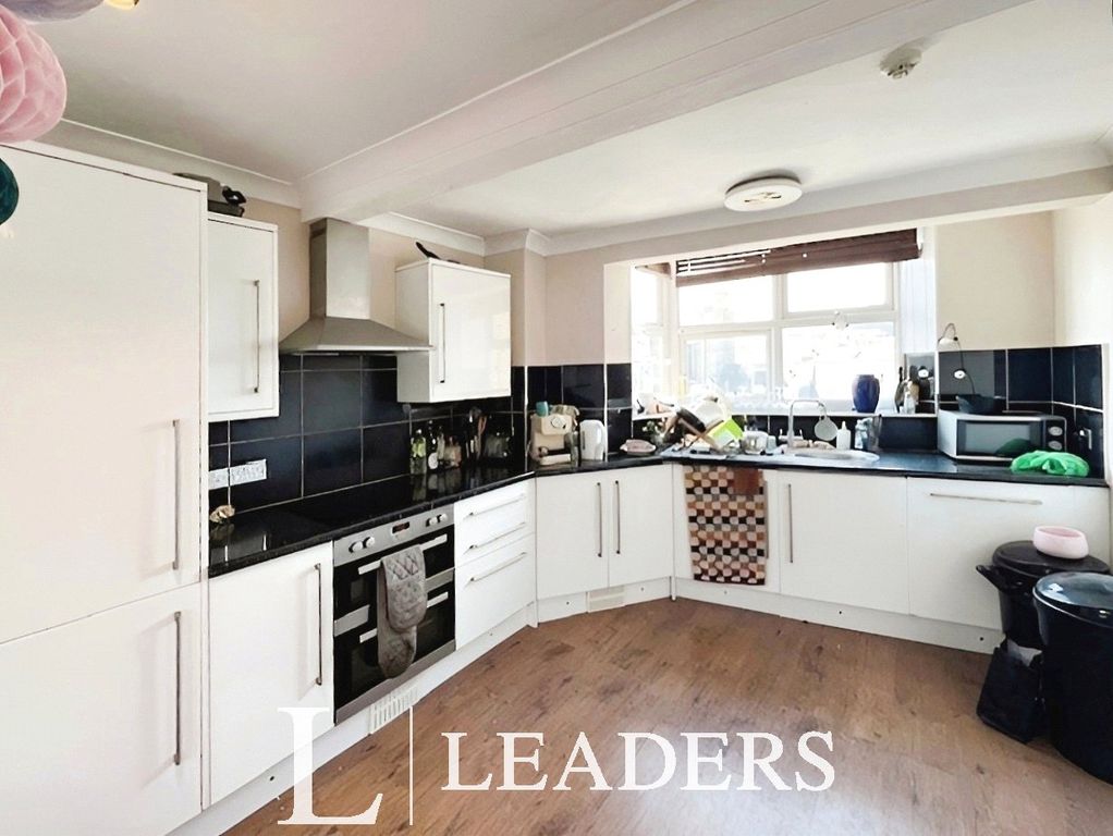 Property photo 1 of 8 Kitchen