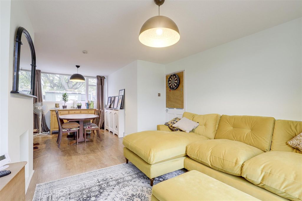 Property photo 2 of 18 11258.Jpg