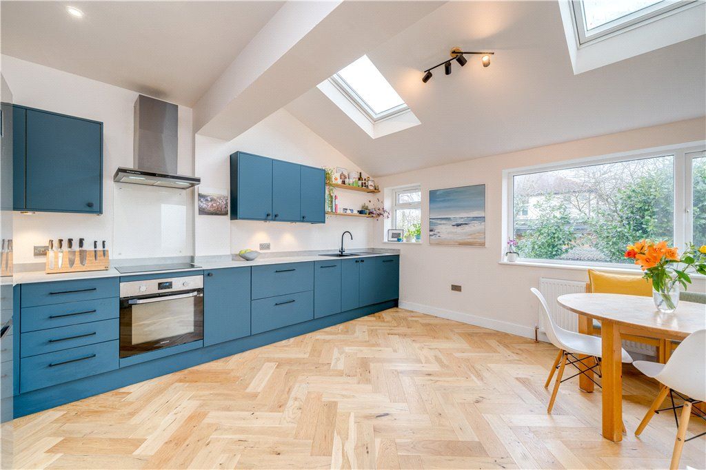 Property photo 3 of 15 Living Kitchen