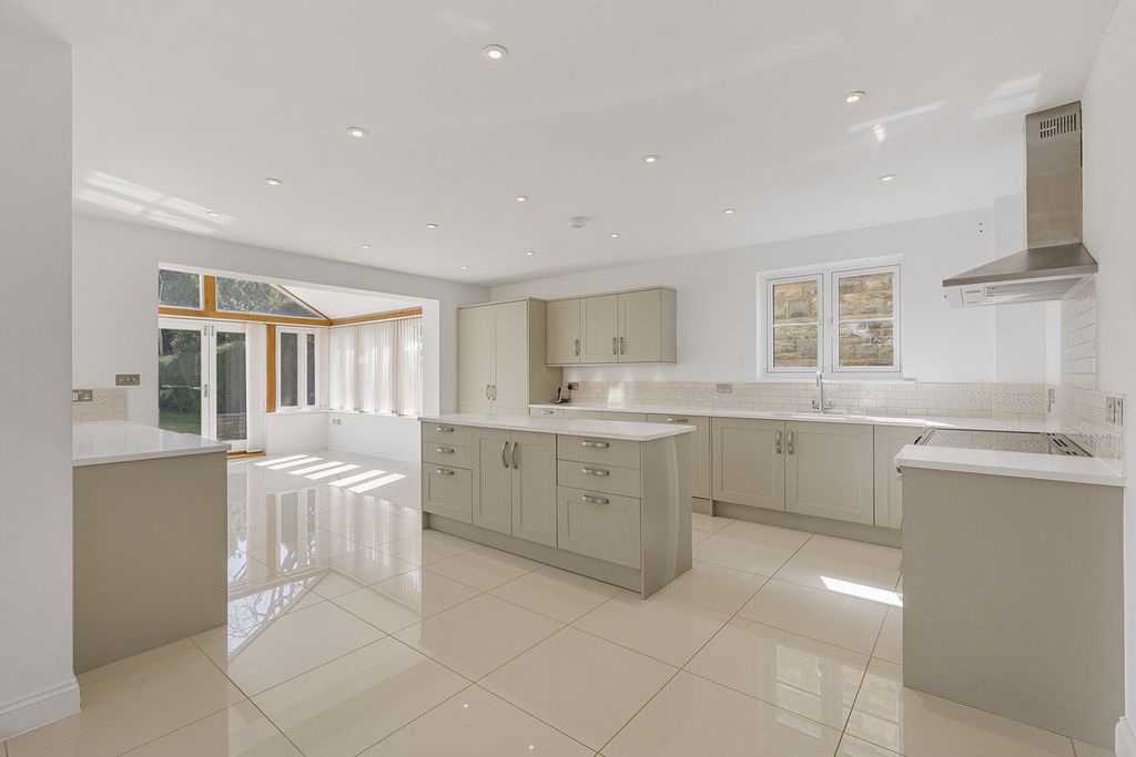 Property photo 2 of 49