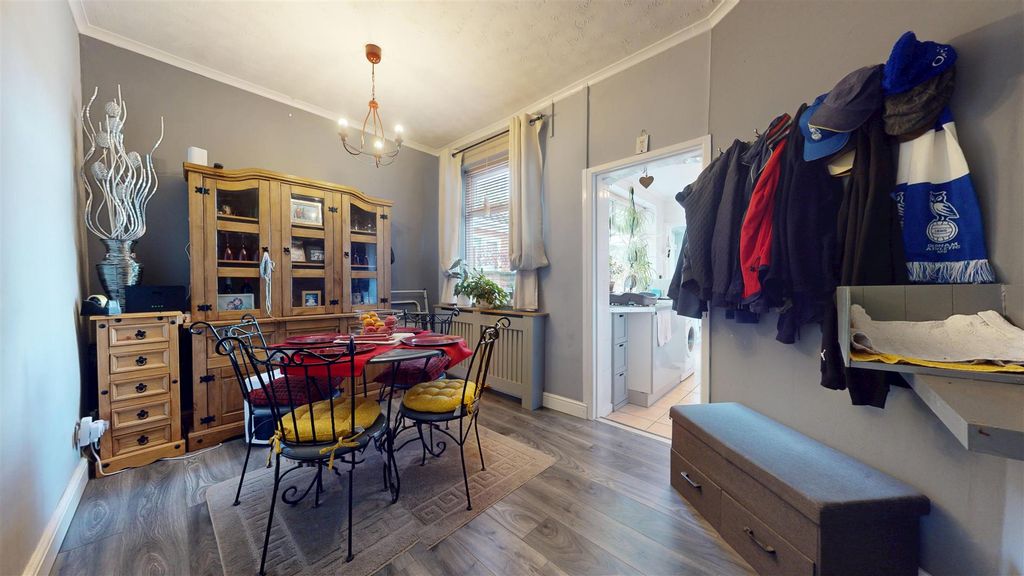 Property photo 3 of 15 Juddfield Street Dining Room