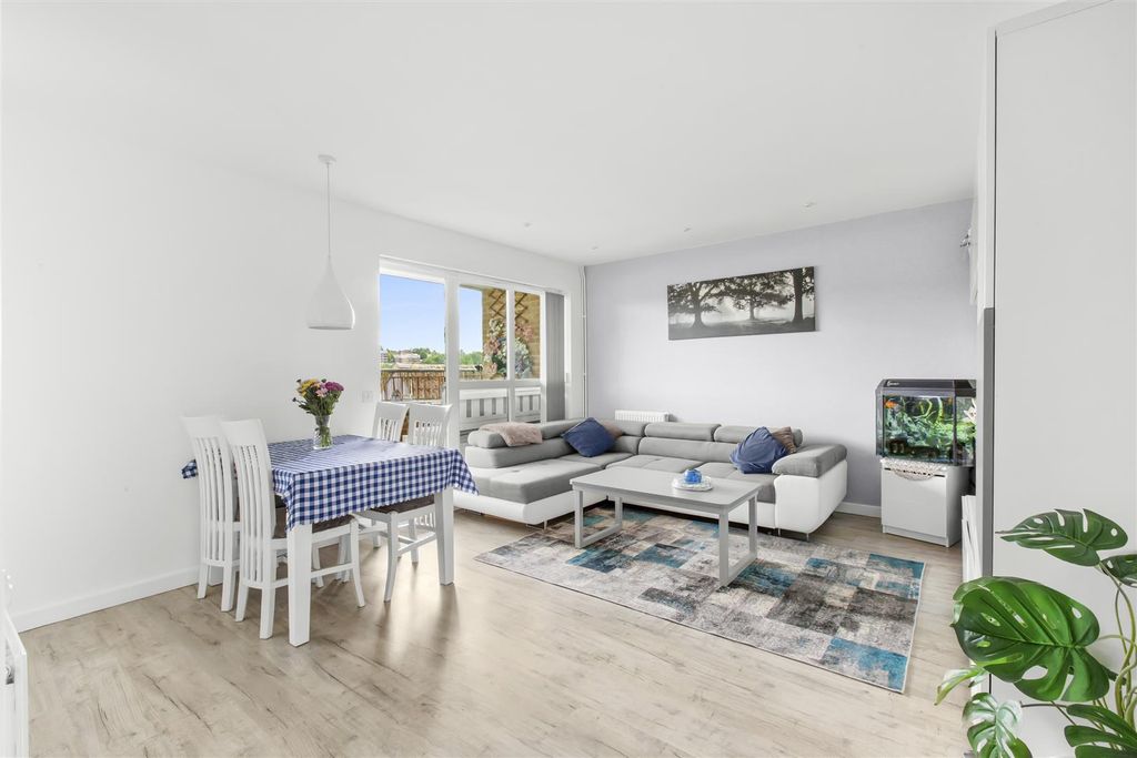 Property photo 2 of 15 St. Hughs Ave-4.Jpg