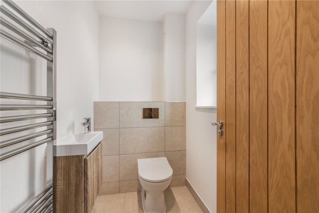 Property photo 3 of 35 Picture No. 33