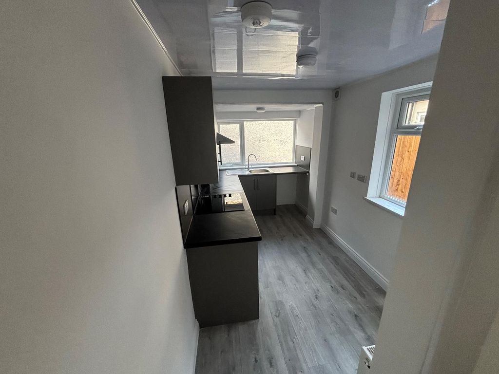 Property photo 2 of 14 Tempimagex685Rn.Jpg