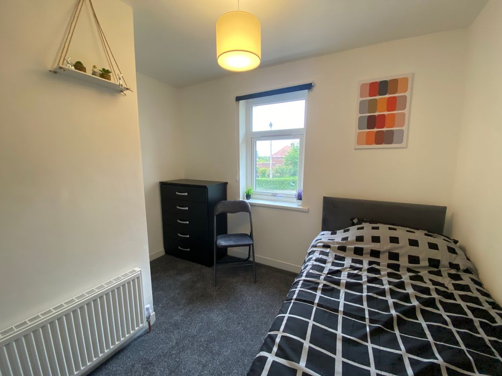 Property photo 2 of 9 Room 4